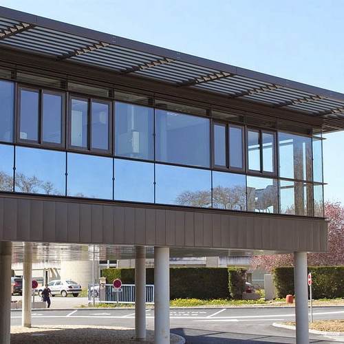 menuiseries aluminium en Charente aux normes pour les établissements recevant du public