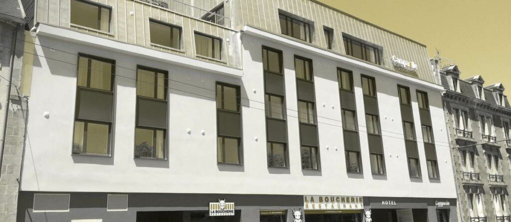 Installation de fenêtres aluminium pour un hôtel